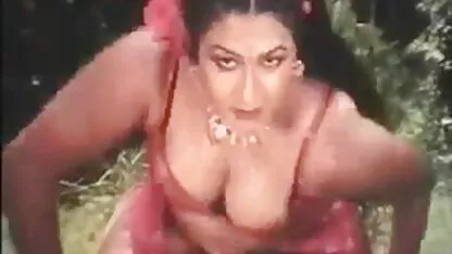 Culo bellezza arrossisce sul casting film porno lesbike
