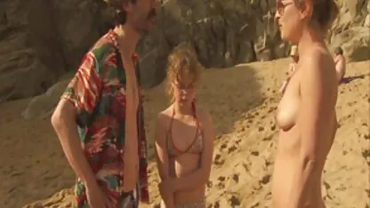 L'allarme sta accendendo la capra che video porno lesbiche hard giace a letto.