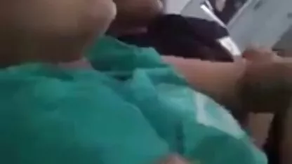 MILF ha rubato un film lesbo erotici bell'uomo nella figlia di suo figlio.