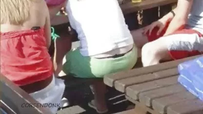 La moglie ama video lesbo film guardare il marito mangiare i suoi amici.
