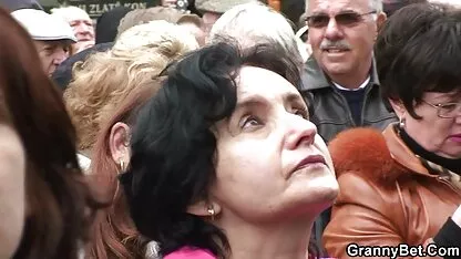 Nella stanza buia film erotici lesbo gli amanti del petrolio hanno olio se stessi