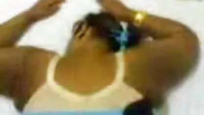 Ha fatto tutto sul campo e come ricompensa ha preso un cazzo nel suo video di sesso tra due donne culo stretto