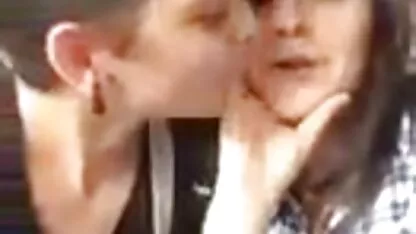Padrona di video erotici lesbiche gratis vicini fritti ci masturbiamo con un membro sano con verdure nel culo