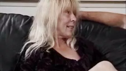 Per unirsi alla squadra, l'allenatore ha criticato due giocatori di calcio affollati film porno trans e lesbiche