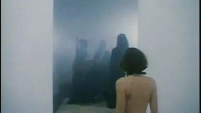 Dà alla sposa un capezzolo e le film hot lesbiche mette la menta in bocca.