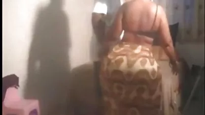 La prima vittima del conducente di Ta driverach film porno trans e lesbiche viene spinto nel culo.
