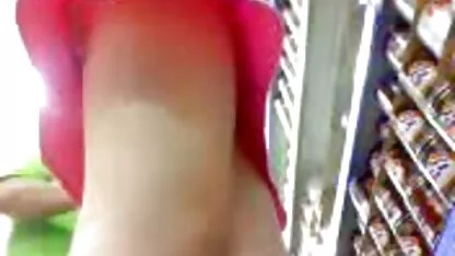Occhi azzurri, dita Bionde, Figa Rasata sotto la doccia e calci immagini erotiche lesbo con il suo amante.