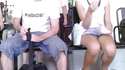 Ho video lesbo con trans registrato la masturbazione di un collega su un video e lo ho ricattato per il silenzio.