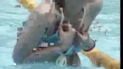 Una Bruna Attraente chiama il suo amante per rendere felici videi lesbo gratis le sue gambe