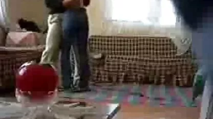 La sposa è filmati lesbo gratuiti stata strappata nel suo abito da sposa dalla moglie del suo migliore amico.