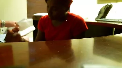 Leccare il cappuccio con l'allenatore scioccante video lesbo orgia e vedere il ravanello in piedi