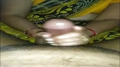 Davalka film lesbico porno succhiato cazzi con grandi tette e cadde sul letto.