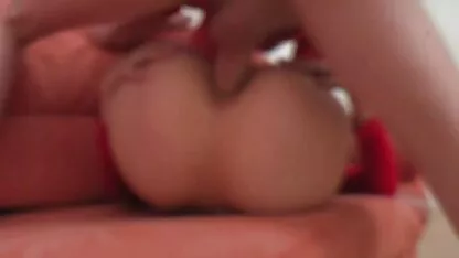 Il massaggiatore non ha resistito alla scena giovanile e ha messo la bionda nella figa calva. video porno di lesbiche nere