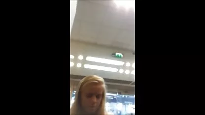 La donna rossa succhiato cazzi film porno lesbiche gratis e ha dato se stessa fino a scopare il divano.