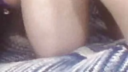La ragazza russa è lesbo film gratis coperta da una punta rasata.
