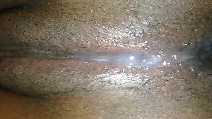 Il ragazzo biondo lecca la figa bionda e video mamma e figlia lesbiche lo succhia.