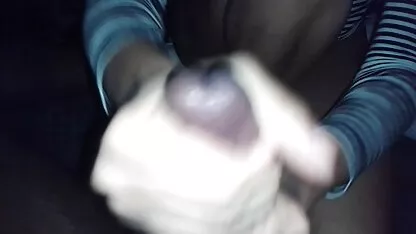 Durante il massaggio, il cappello ha colpito il suo amato troie e lesbiche uomo e lo ha scopato.