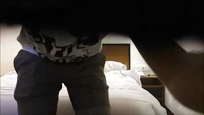 La sua ragazza video erotico lesbo calda ha aiutato a masturbarsi e scopare il suo cazzo duro.