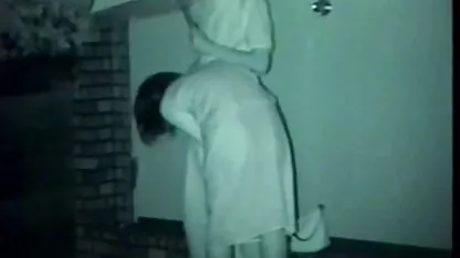 Inesperto massage therapy invece di massaggiare video di lesbiche amatoriali un uomo d'affari ingannato sul divano