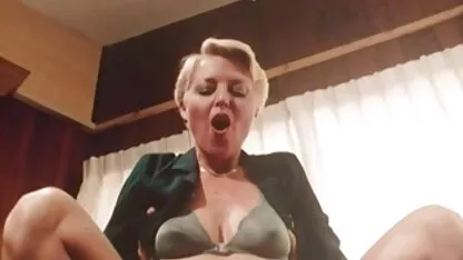 Una ragazza videoporno lesbo gratis onesta sogna di farsi tatuare in un fottuto hotel.