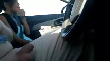 Rompere il vetro sulla scacchiera con un ufficiale xxx donne lesbiche anziano.