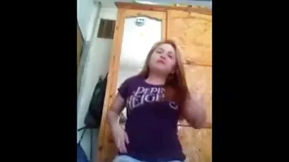 Amici con pregiudizi intimi hanno fatto un viaggio nella sala massaggi video di lesbiche tettone