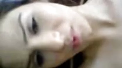 Su blondeebcam la bionda si masturba con la sua figa e scuote la sua donne mature lesbiche video amica