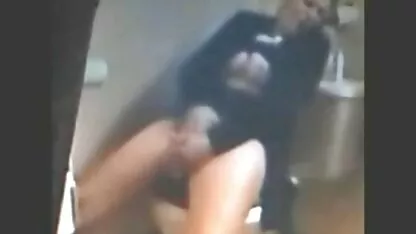 La cagna belga ha portato una ragazza lesbica al gang bang. video lesbiche al mare
