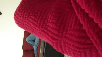 Fragile ragazza russa film porno tra donne mette un ragazzo sul divano.