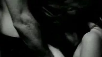 La bellezza venne all'uomo per farsi anatra con lei e portò la sua amica con video lesbo gratuiti sé alla gravidanza
