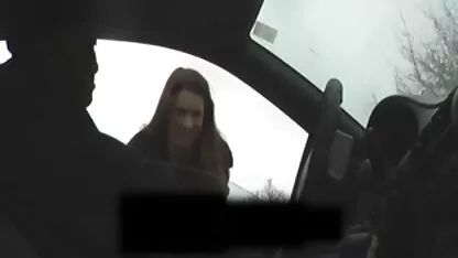 Guarda bambola è venuto fuori dalla scatola e si videoporno gratis lesbiche alzò sul pene