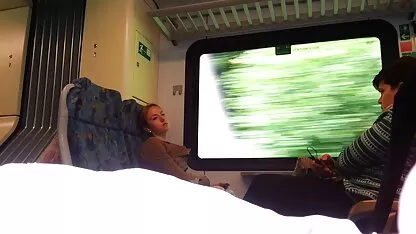 La vedova non mantenne la sua parola e diede la sua ragazza video lesbo italiani gratis in cucina.