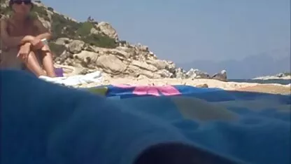 La sua ragazza film lesbo italiane ha giocato una ragazza giocosa sul divano e ha finito per fare un lavoro orale.