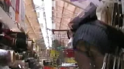 Ragazza per gentiluomini ha mostrato un delizioso culo e una video erotici di lesbiche richiesta piccante