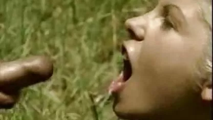 La moglie ideale ha dato massaggi erotici tra lesbiche al suo amante una sorpresa sessuale.