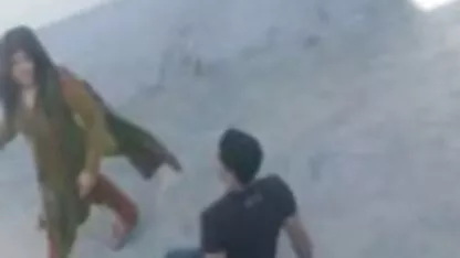 La ragazza riceve molto sperma dai piedi del suo amato uomo. video mamma e figlia lesbo