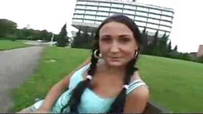 Una segretaria il film porno lesbiche primo giorno di lavoro si dirige verso l'ufficio di un boss affamato in bancarotta.