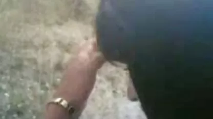 La donna ricca ebbe film lesbico gratis pietà dell'addetto alle pulizie e coprì i pidocchi.