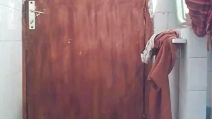 Hanno messo due film lesbici erotici tavoli e un cameriere su due assi.