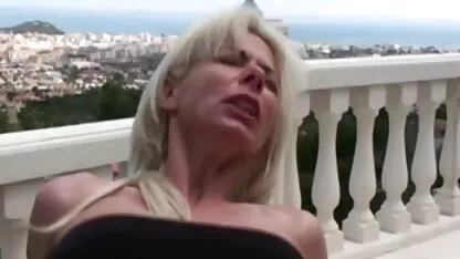 La moglie del pianista ha accettato di sperimentare facilmente con la film lesbo porno gratis moglie BDSM.