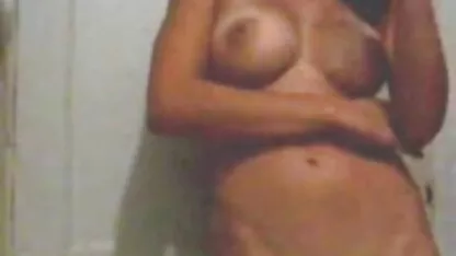Il Hottie piantato un incredibile bionda su un Humbot Cazzo. video lesbiche gratuiti