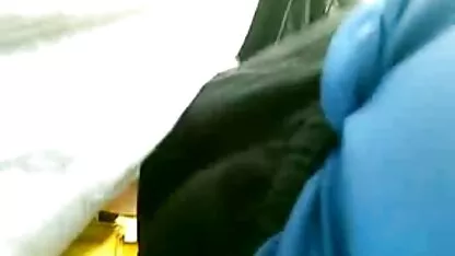 Il chirurgo video hard lesbico ha fatto assistenza sessuale nel letto del paziente.