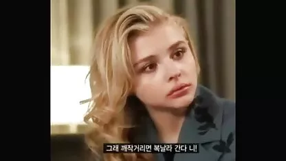 Adulto filmati lesbo gratuiti matrigna seduce giovane ragazza a vedere due