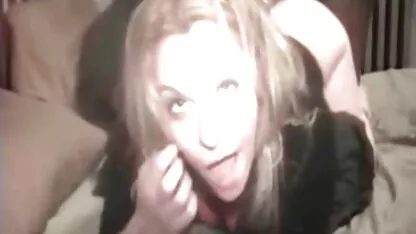 La ragazza tettone lesbiche video gratis con le gambe rosse e lei tira il cazzo