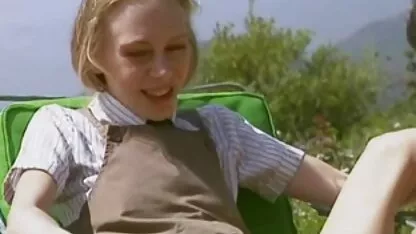 La coda bruna video lesbiche romantiche non resistette all'attacco e si arrese.