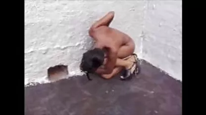Una troia anale uccide video orge lesbo gratis un ragazzo normale che lavora su un grosso pene.