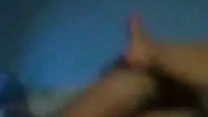 La piccola telecamera gioca lesbo film porno con la fotocamera e scopa con un vicino di casa a guardare gli ospiti.