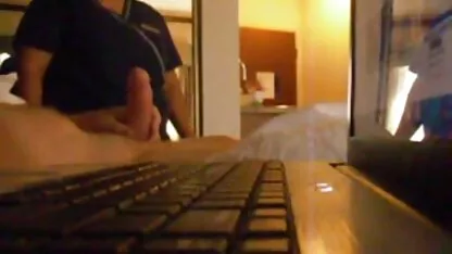 La ginnasta ha permesso ad un film erotico lesbico amico di leccarsi il cappello, ma non le ha permesso di crescere con una coda robusta